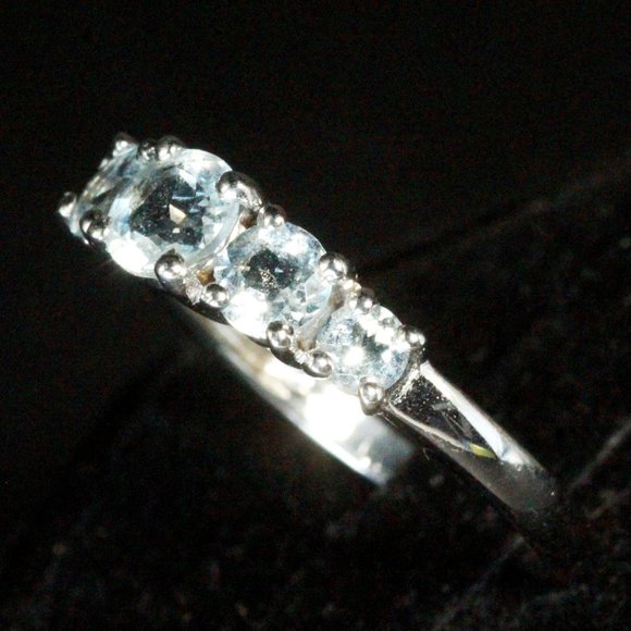 Contemporary QVC Sterling Silver Hallmarked Light Blue Topaz Five Stone Ring - Picture 3 of 7